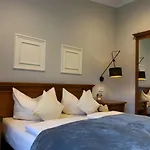 Oasis & 4*
