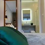 Oasis & 4*