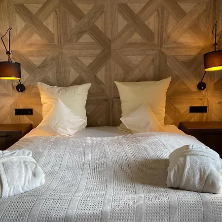 Oasis & 4* Реваль