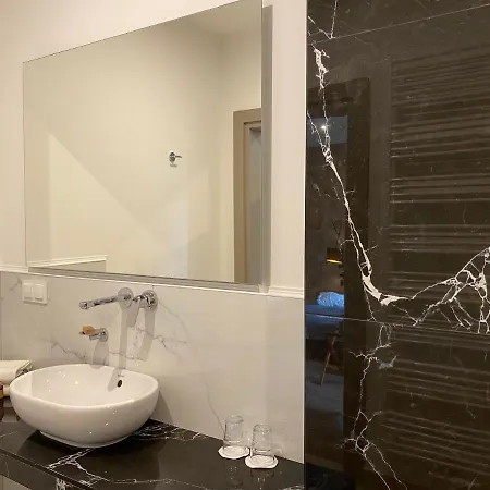 Апарт-отель Oasis & Реваль