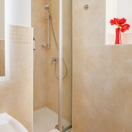 Oasis & Апарт-отель Реваль