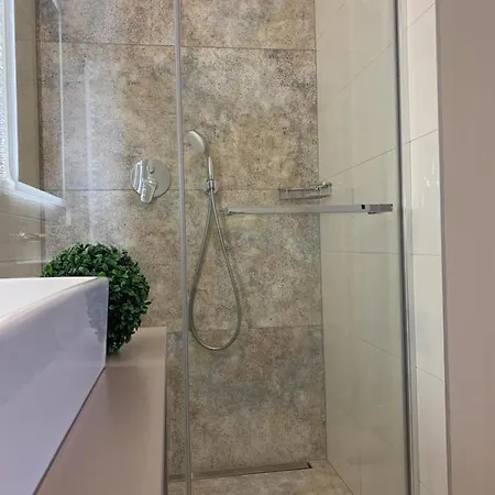 Апарт-отель Oasis & 4*